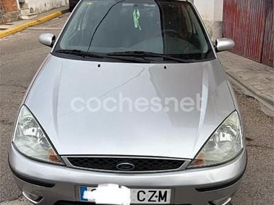 Gris / plata Usado 2004 Ford Focus Ghia Berlina | 2900 € (Precio justo)