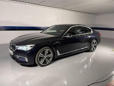 Azul Usado 2016 BMW 750 Sport Line Berlina | 31.900 €