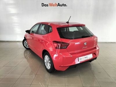 Usado Seat Ibiza Style Plus 110 CV (80 kW) 2022 Rojo