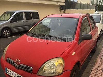 Usado Toyota Yaris Sol 86 CV (63 kW) 2000 Rojo Berlina