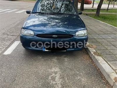 Azul Usado 1995 Ford Escort Berlina | 1350 €