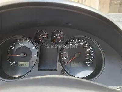 Usado Seat Ibiza Stylance 75 CV (55 kW) 2003 Rojo Utilitario