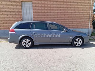 Usado Opel Vectra Elegance 125 CV (91 kW) 2004 Gris / plata Familiar