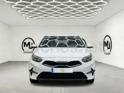 Usado Kia Ceed 136 CV (100 kW) 2022 Blanco Utilitario