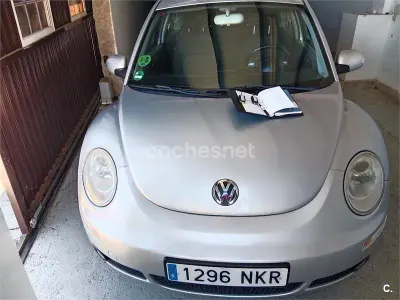 Usado VW New Beetle 102 CV (75 kW) 2008 Gris / plata Utilitario