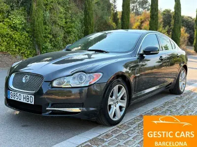 Usado Jaguar XF Luxury 238 CV (175 kW) 2010 Negro Berlina