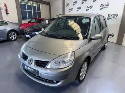 Usado Renault Scénic Dynamique 105 CV (77 kW) 2008 Beige Monovolumen