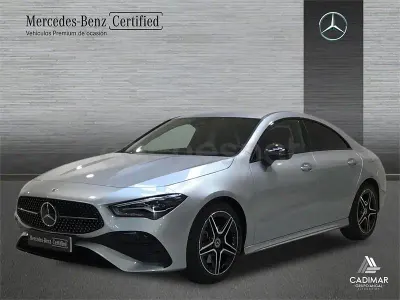 Usado Mercedes CLA200 163 CV (119 kW) 2025 Gris / plata Berlina