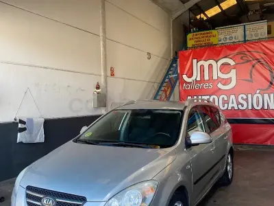 Usado Kia Ceed 115 CV (84 kW) 2008 Gris / plata Utilitario