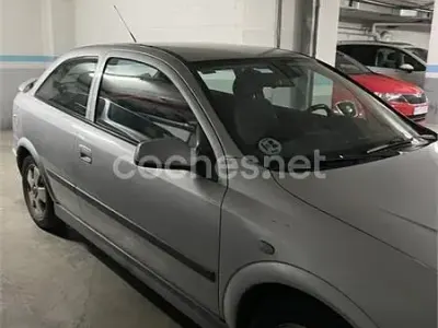 Usado Opel Astra Edition 100 CV (73 kW) 2003 Gris / plata Berlina