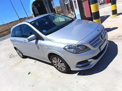 Usado Mercedes B200 156 CV (114 kW) 2015 Gris / plata Utilitario