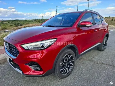 Begagnad MG ZS Luxury 111 HK (81 kW) 2023 Röd SUV