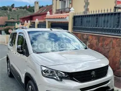 Usado Peugeot Rifter Style 100 CV (73 kW) 2021 Beige Monovolumen