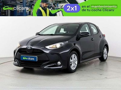 Usado Toyota Yaris Hybrid Active 75 CV (55 kW) 2022 Negro Berlina