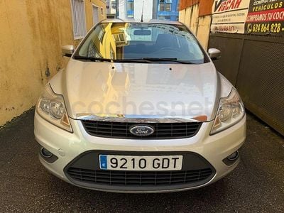 Usado Ford Focus Trend 109 CV (80 kW) 2009 Gris / plata Berlina