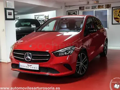 Usado Mercedes B200 163 CV (119 kW) 2021 Rojo Utilitario