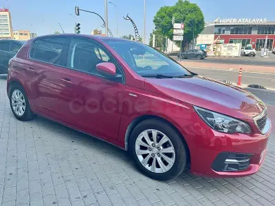Usado Peugeot 308 Style 100 CV (73 kW) 2020 Granate Berlina