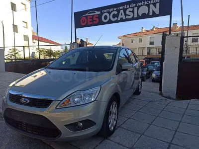 Usado Ford Focus Titanium 109 CV (80 kW) 2009 Gris / plata Berlina