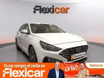 Usado Hyundai i30 120 CV (88 kW) 2021 Blanco Berlina