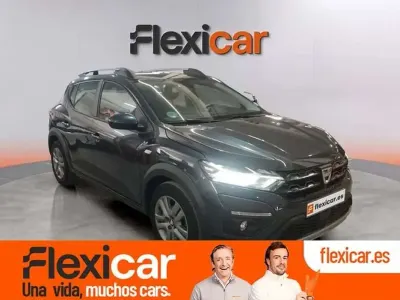 Usado Dacia Sandero Comfort 101 CV (74 kW) 2021 Gris Utilitario