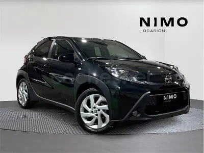 Usado Toyota Aygo X Play 72 CV (52 kW) 2024 Negro SUV