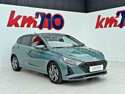 Usado Hyundai i20 100 CV (73 kW) 2024 Verde Berlina