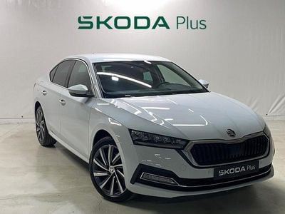 Usado Skoda Octavia Selection 150 CV (110 kW) 2024 Blanco Berlina