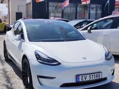 Käytetty Tesla Model 3 324 kW (441 HP) 2019 Valkoinen Sedan