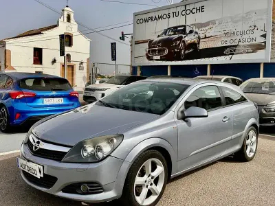 Usado Opel Astra GTC Energy 115 CV (84 kW) 2008 Gris / plata Berlina