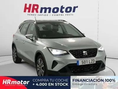 Usado Seat Arona Style 110 CV (80 kW) 2022 Gris SUV