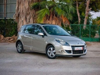 Usado Renault Scénic III Expression 106 CV (77 kW) 2010 Beige Monovolumen