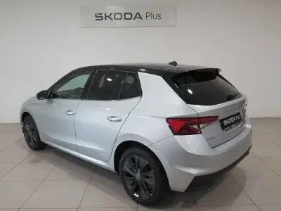 Usado Skoda Fabia 95 CV (69 kW) 2025 Gris plata Utilitario