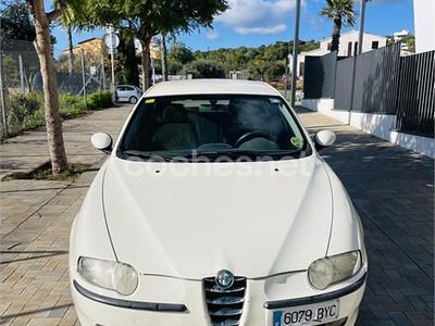 Blanco Usado 2002 Alfa Romeo 147 Distinctive Utilitario | 2000 €