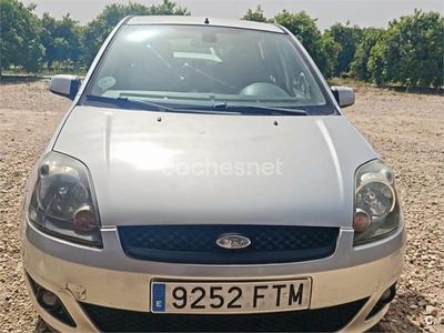 Używany Ford Fiesta Ambiente 68 KM (50 kW) 2007 Biały Hatchback