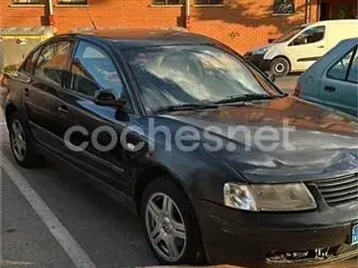 Usado VW Passat Trendline 130 CV (95 kW) 2000 Negro Familiar