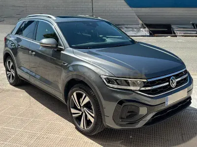 Usado VW T-Roc R-line 150 CV (110 kW) 2024 Gris / plata SUV