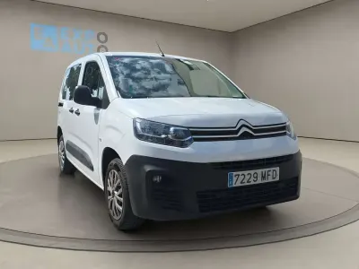 Usado Citroën Berlingo Feel 102 CV (75 kW) 2023 Blanco Monovolumen