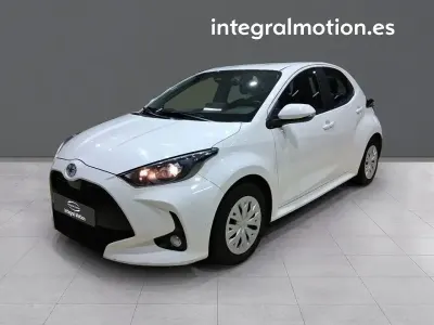 Używany Toyota Yaris Business Edition 69 KM (50 kW) 2022 Biały Hatchback