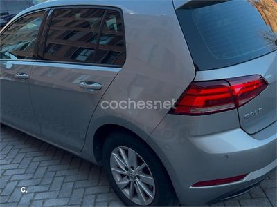Usado VW Golf VII 115 CV (84 kW) 2019 Gris / plata Berlina