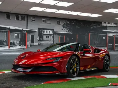 Uusi Ferrari SF90 1001 HP (736 kW) 2025 Punainen Avoauto