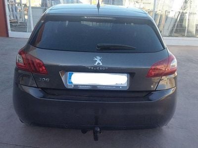 Usado Peugeot 308 Allure 115 CV (84 kW) 2015 Gris
