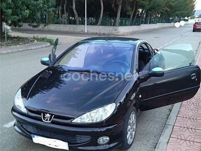 Usado Peugeot 206 CC 110 CV (80 kW) 2005 Negro Descapotable