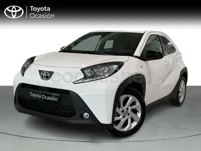 Usado Toyota Aygo X Play 72 CV (52 kW) 2025 Blanco SUV