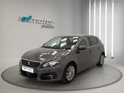 Usado Peugeot 308 Allure 130 CV (95 kW) 2020 Gris Berlina