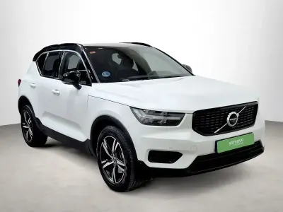 Begagnad Volvo XC40 R-Design 165 HK (121 kW) 2021 Vit SUV