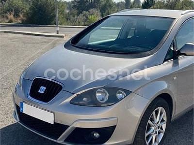 Usado Seat Altea XL Style 105 CV (77 kW) 2011 Gris / plata Monovolumen