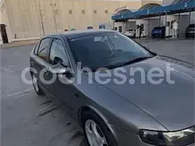Usado Seat Leon Sport 110 CV (80 kW) 2004 Gris / plata Utilitario