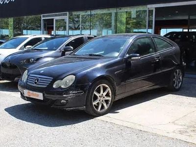 Używany Mercedes C220 Classic 150 KM (110 kW) 2005 Niebieski Hatchback