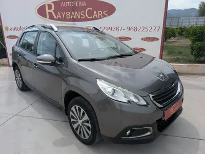 Usado Peugeot 2008 Active 92 CV (67 kW) 2015 Gris / plata SUV