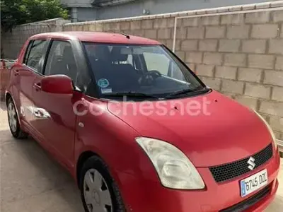 Usado Suzuki Swift GL 92 CV (67 kW) 2006 Rojo Utilitario